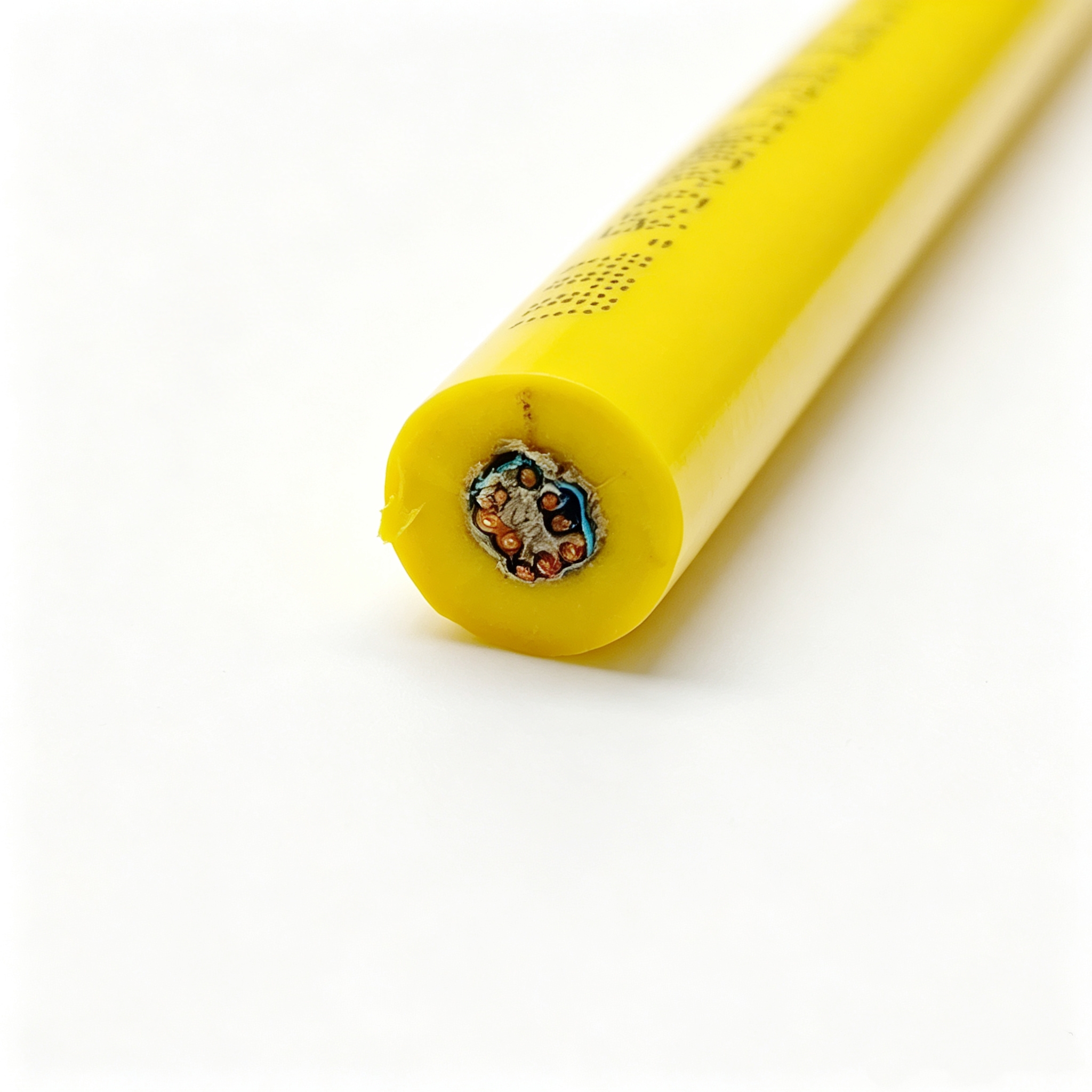 ROV 电缆 4×24AWG+2×2×26AWG+1×26AWG+D-635KG 结构、材料与选型解析
